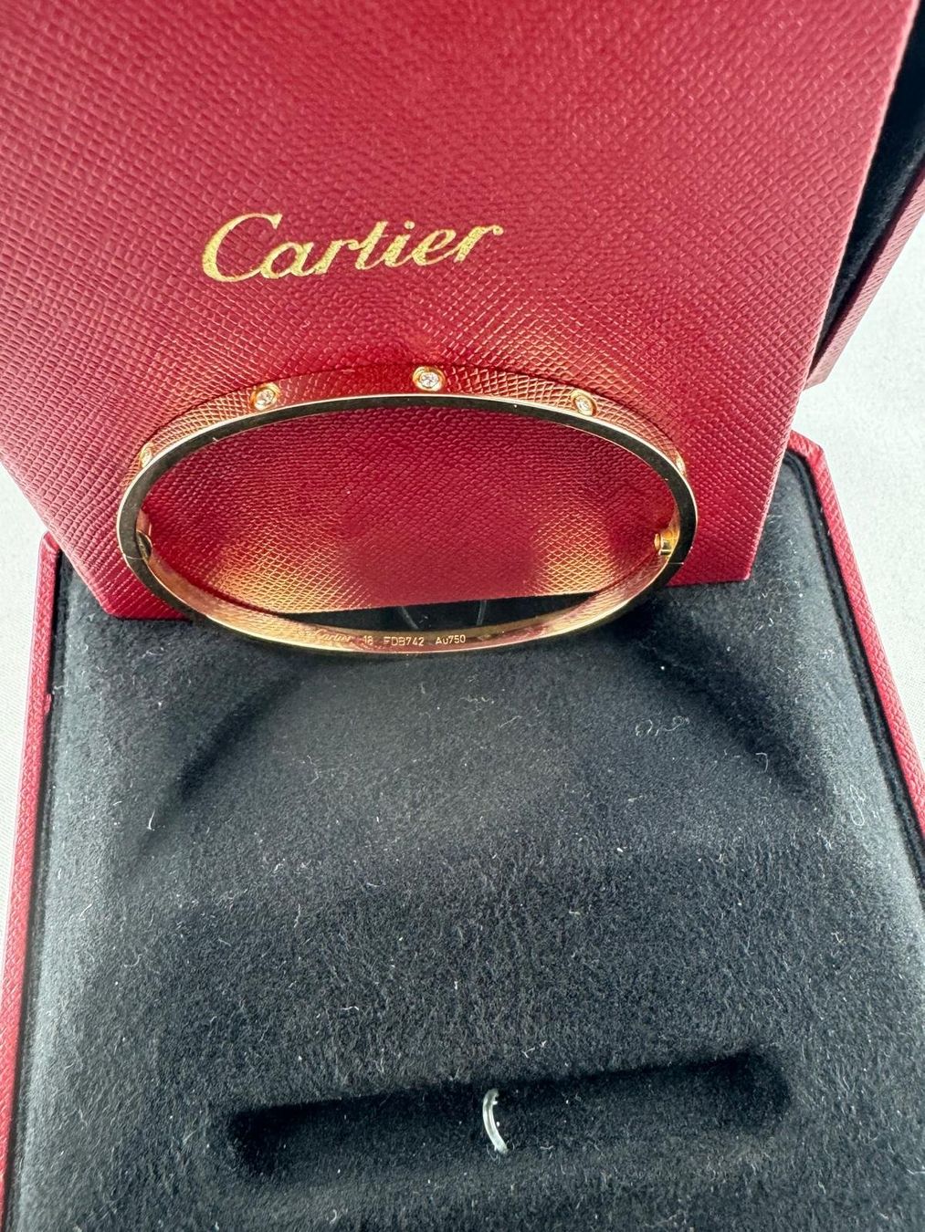 Cartier Bracciali & Braccialetti: CARTIER LOVE BRACLETS AVEC 10 DIAMANTS TAILLE 18 – Usato da Pully venduto da Occasions-luxe.Golay 6
