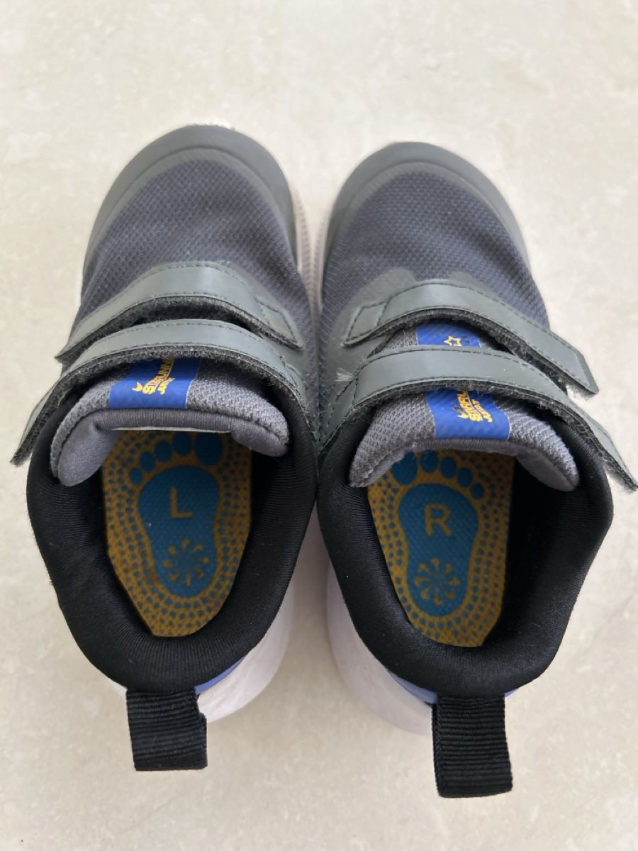 Nike Scarpe per ragazzi: 2x Schuhe Jungen Grösse 26-27 – Usato da Wetzikon ZH venduto da eva_5kj6 3