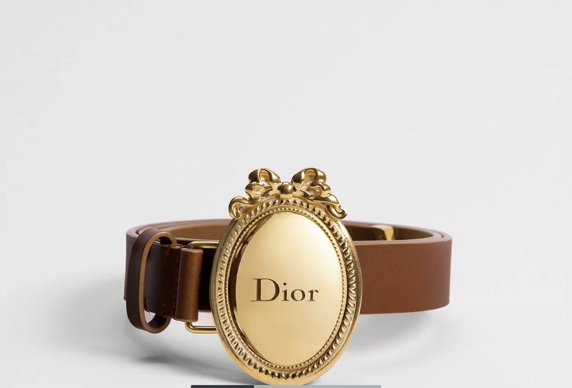Dior Ceintures: Dior Medaillon Gürtel 100 cm – Neuf avec emballage d'origine à Saanen par SoniaMichaela 1