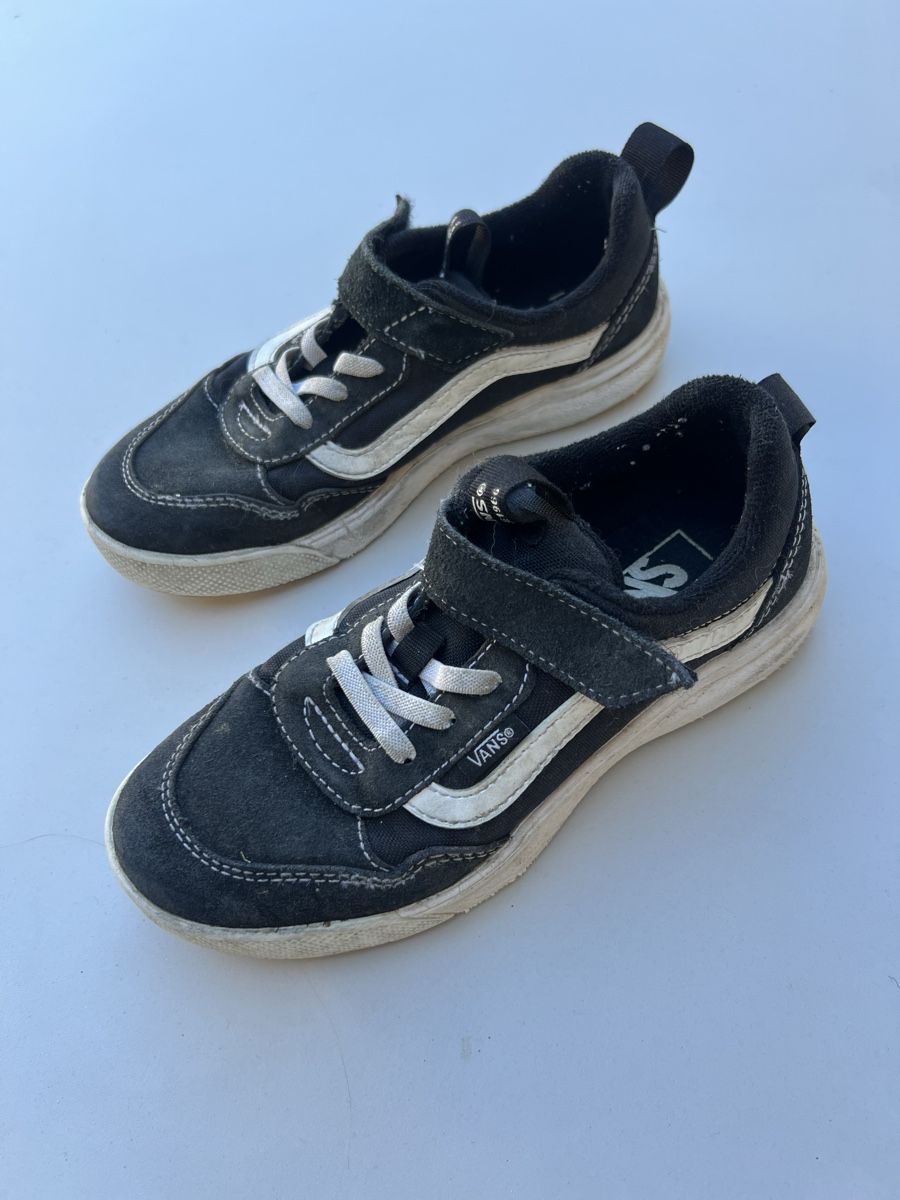 Vans Chaussures garçon: Vans Sneaker Gr. 33 – D'occasion à Heiligkreuz (Mels) par fodo