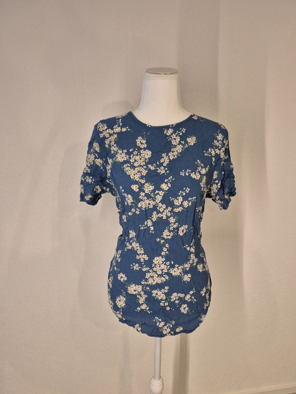 H&M Chemisiers: Bluse hellblau, GP & J Baker x H&M Collection, Grösse 42 – D'occasion à La Neuveville par Vestiaire_2011