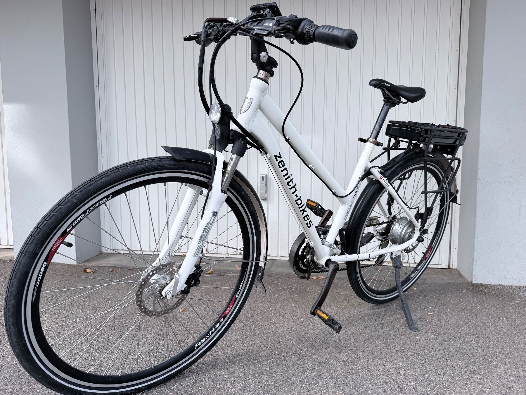 Zenith Bikes Biciclette: Zenith-Bikes Cross Road II E-Bike – Usato da Solothurn venduto da lea_5lxz
