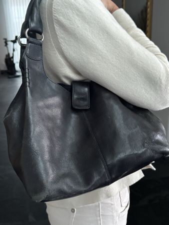 Black DR Handbag - Leather, Great Condition, Spring!