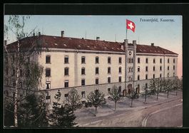 Frauenfeld, Kaserne mit schweizer Flagge