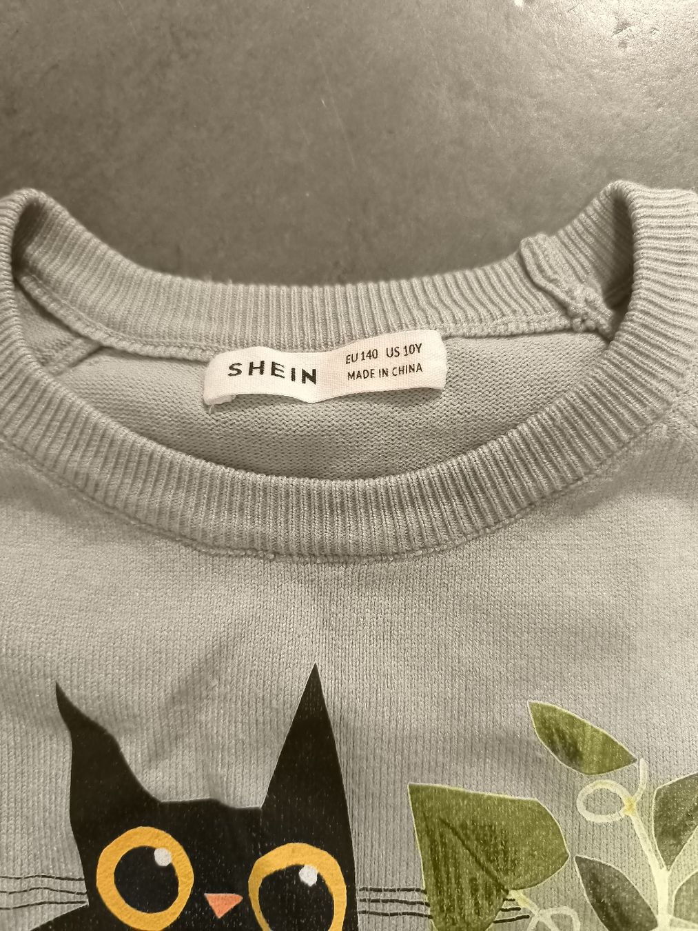 Pullover & Sweatshirts: Pullover, mit, mit Katzenmotiv Gr 134-140 – Gebraucht aus Thun von Neya_12 1
