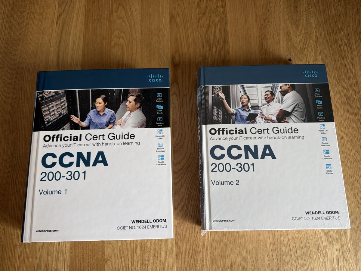 Libri: CCNA 200-301 Official Cert Guide Bundle Volumes 1 & 2 – Nuovo e nell'imballaggio originale da Hauptwil venduto da Tifosi92