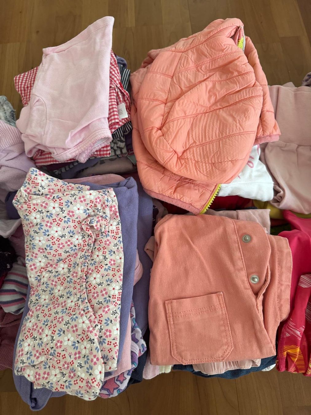Lotti & Set di vestiti: Kleiderpaket Mädchen Grösse 74 – Usato da Hinwil venduto da Bbudget 4