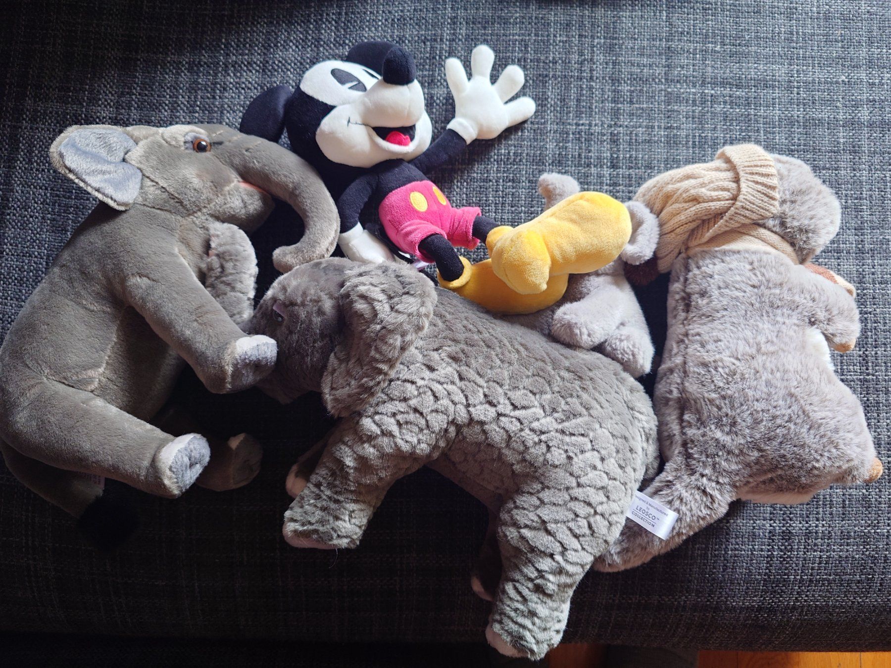 Disney Giocattoli: Lot peluches éléphant Mickey – Usato da Genève venduto da arnoo