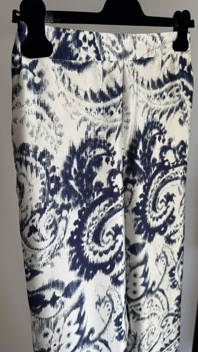 Zara Hosen: Zara Satin Hose. Neu.   – Neu (gemäss Beschreibung) aus Schaffhausen von R_Muzh 1