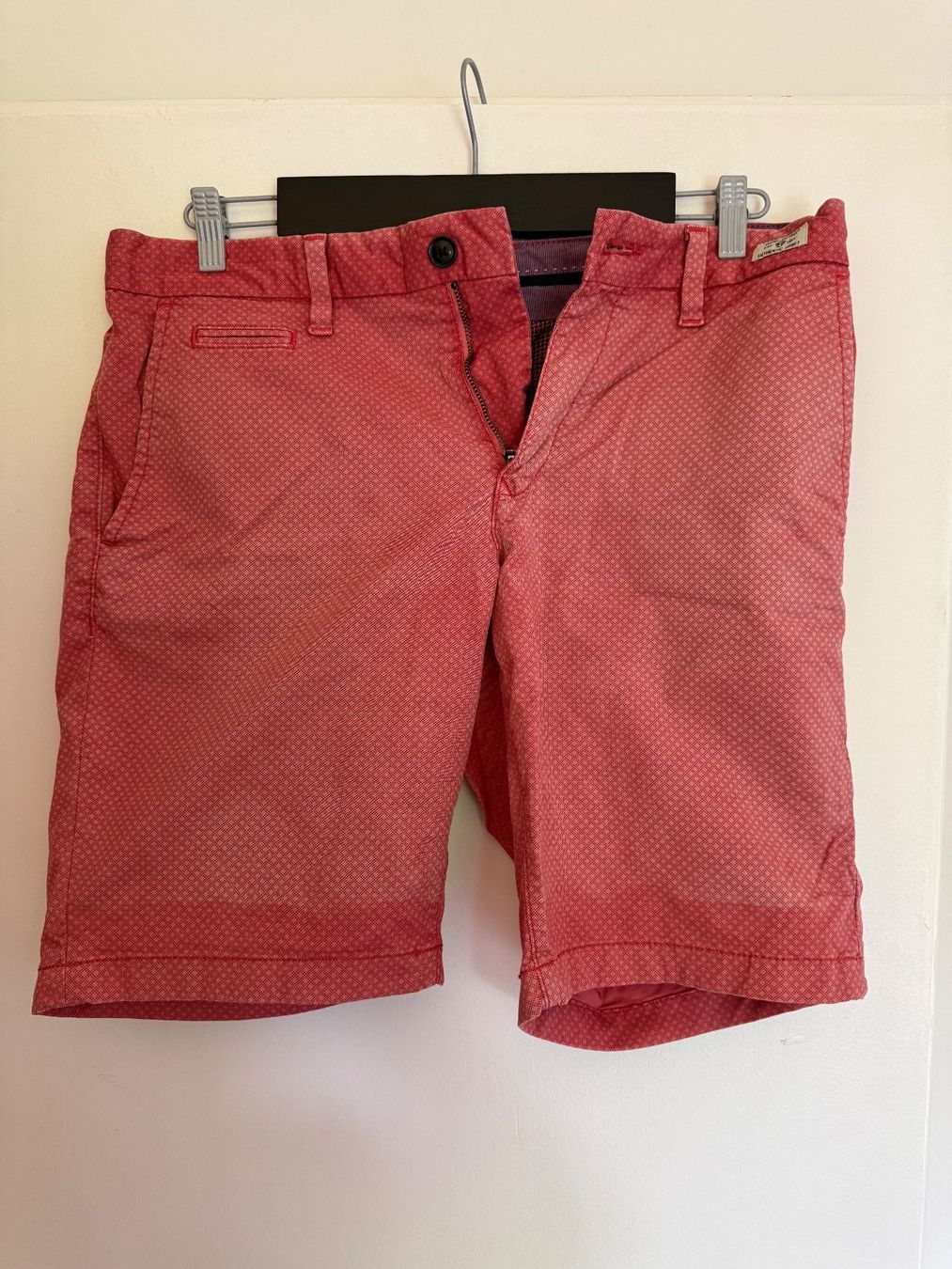 Pantaloni: Short chino Tommy Hilfiger rosa – Usato da Thalwil venduto da pie_w2lk