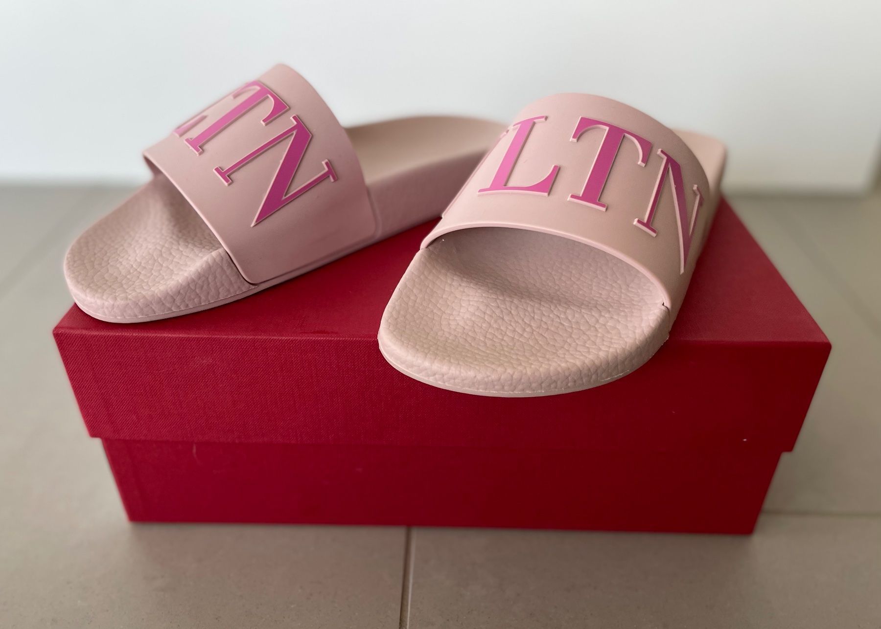Valentino Scarpe da donna: Valentino Badeschuhe rosa Grösse 39 – Nuovo (secondo la descrizione) da Wohlen AG venduto da SZS30