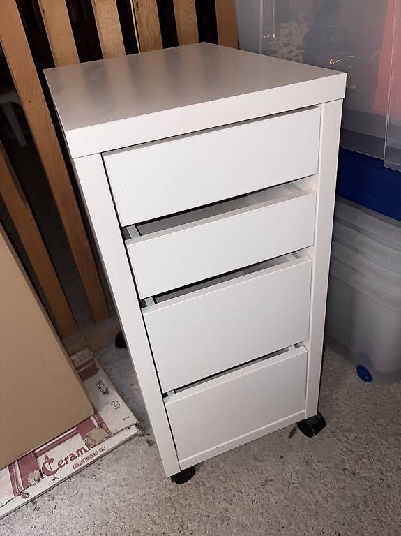 Ikea Scaffali: Étagère IKEA – Usato da Cortébert venduto da elisa_gerber