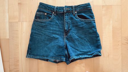 Short jeans 34, comme neufs