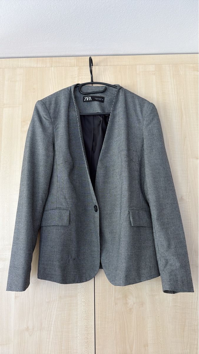 Zara Completi & Tailleur: Damen Jackett Grösse 38, Top Zustand – Usato da Flüelen venduto da Heidi035