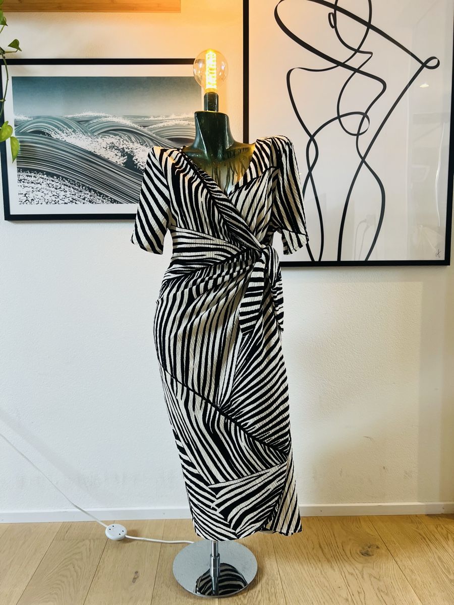 H&M Vestiti: H&M Mama Kleid, Gr. M, Wickelkleid – Usato da Murten venduto da Rebelle_en_Style
