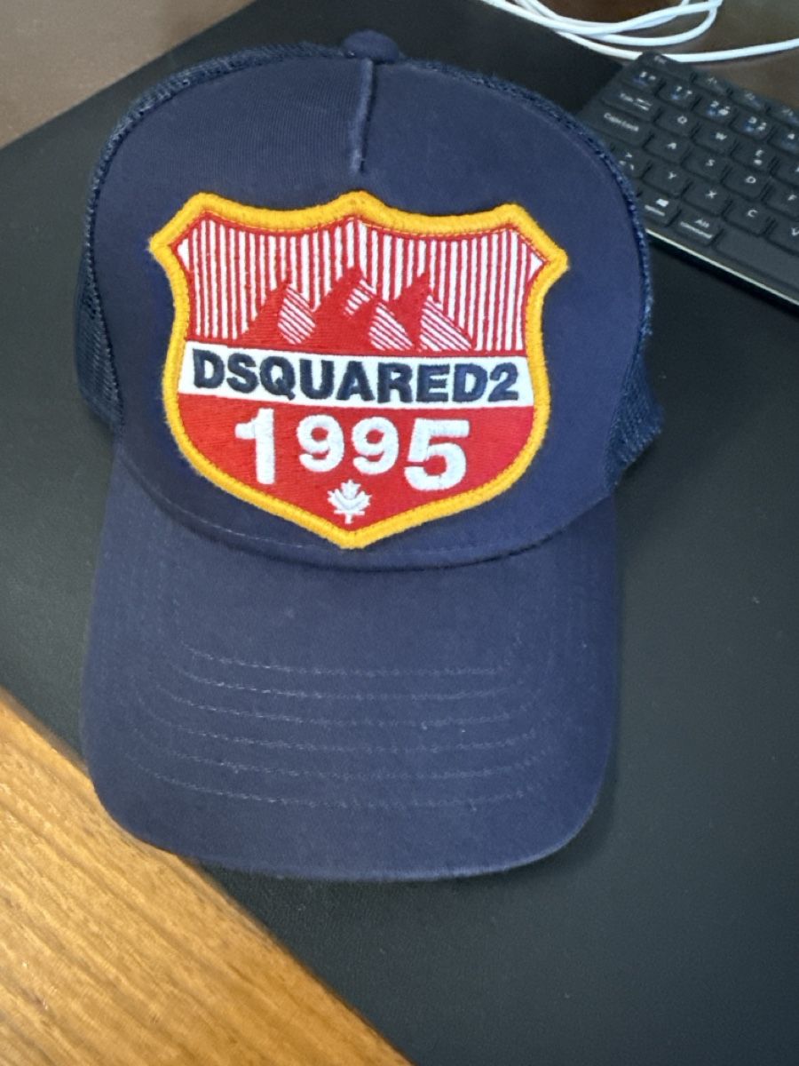 Dsquared2 Autres vêtements & accessoires: Dsquared2 Cap – Neuf (Voir description) à Bettlach par Mrsdelux
