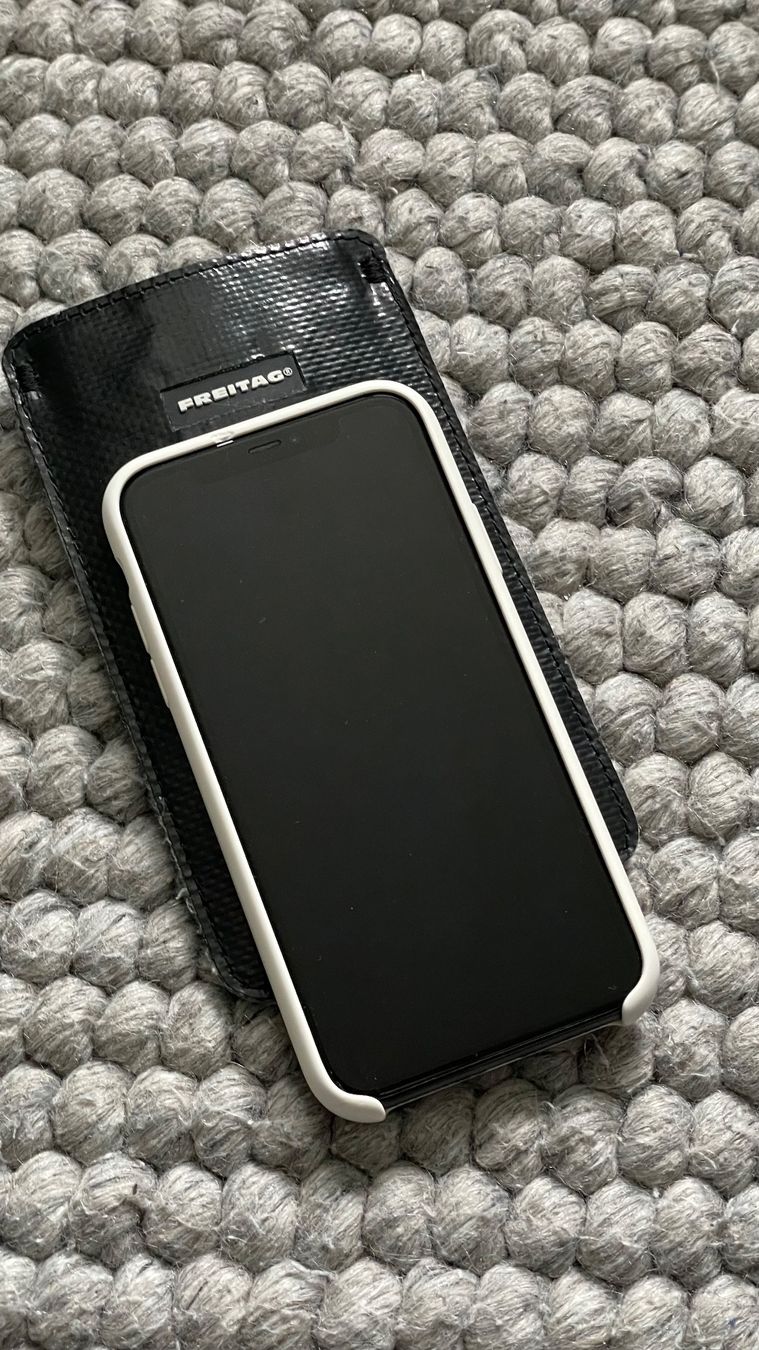 Freitag Cover & Protezioni schermo: FREITAG Handyhülle 9,5x16,5cm – Usato da Adlikon b.Regensdf venduto da claureen 3