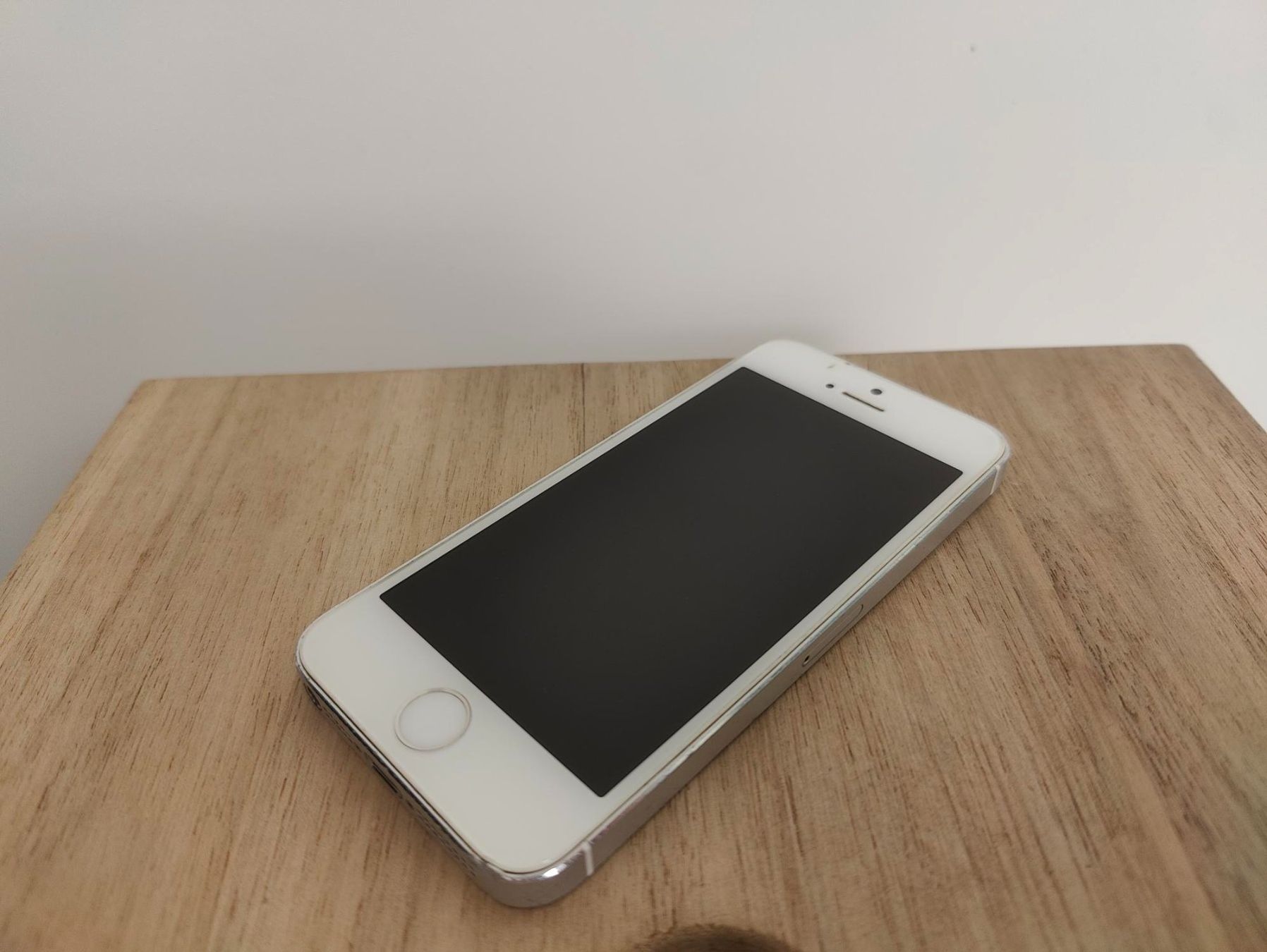 Apple Telefoni cellulari / Smartphones: Apple iPhone 5s Silber/Weiss – Usato da Rotkreuz venduto da marclooo 1