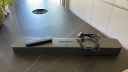 JBL Soundbar mit Fernbedienung und Kabel