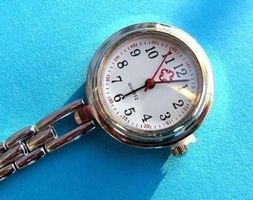 NEUE  Uhr als Hänger Silber violett Quarzuhr