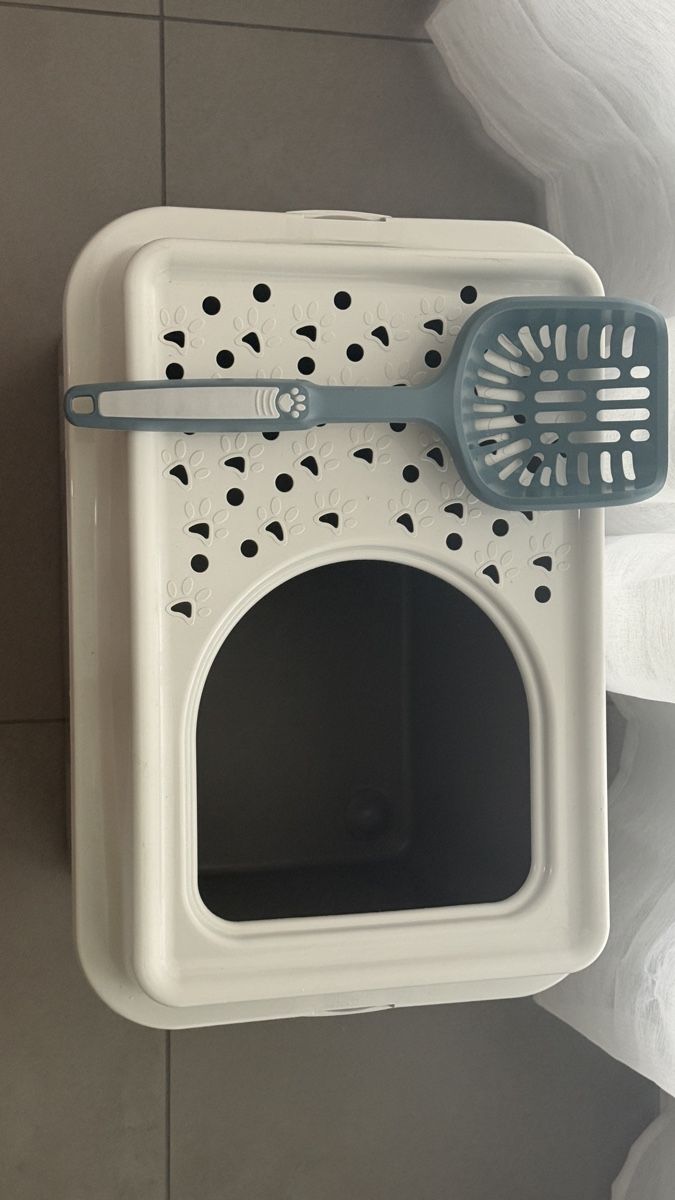 Bacs à sable: Cat Litter Box with Scoop Grey White Plastic Enclosed – Neuf (Voir description) à Neuhausen par ven_ksf8 1