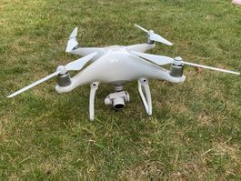 DJI Phantom 4 Drohne – voll funktionsfähig, inkl. Zubehör