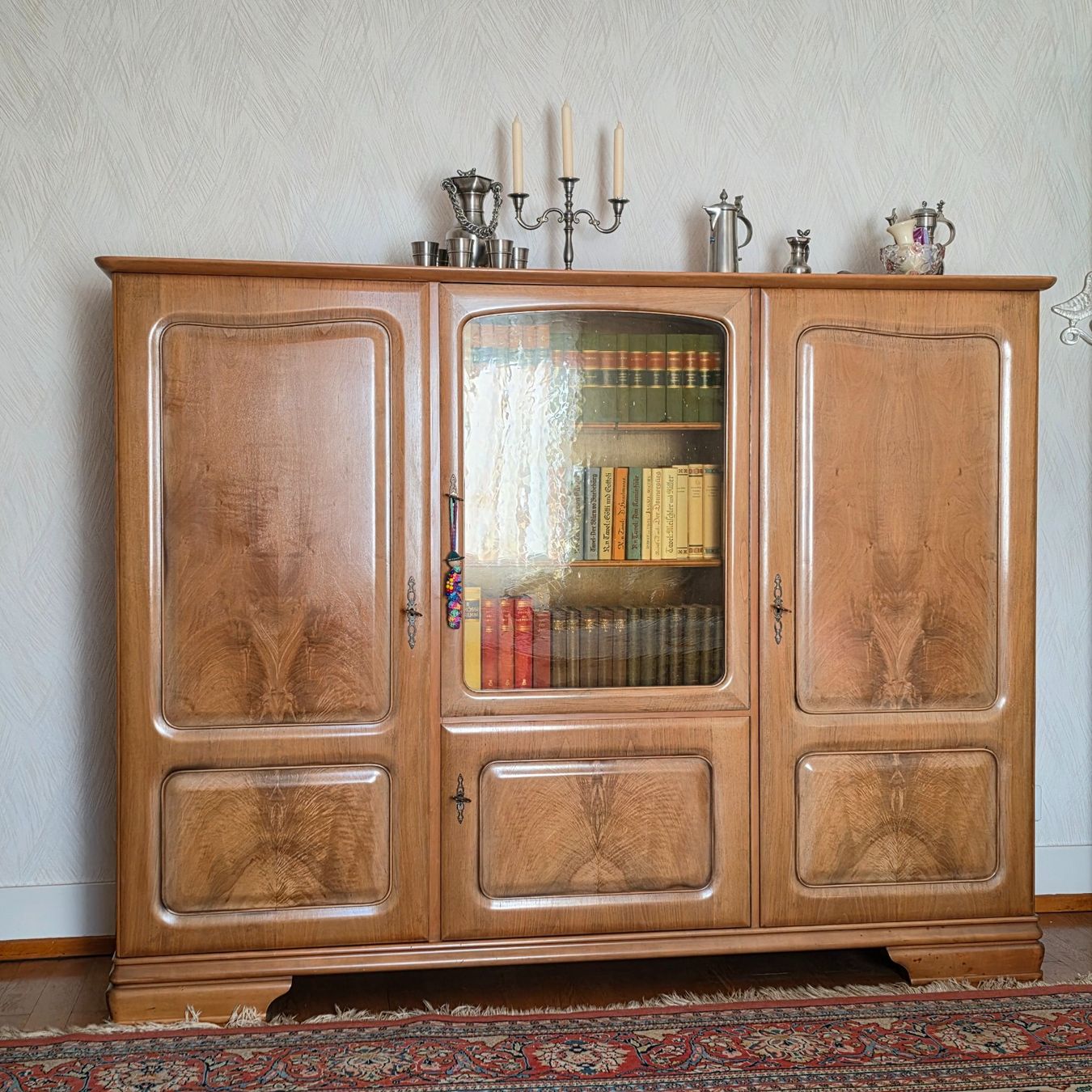 Büffets: Buffetschrank Holz mit Vitrinenbereich – Gebraucht aus Obergerlafingen von dede-SO 1