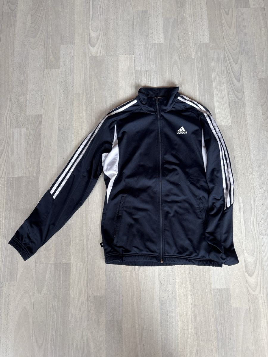 Adidas Leibchen & Hosen: Survêtement Adidas – Gebraucht aus Blignou (Ayent) von Lucas.s23