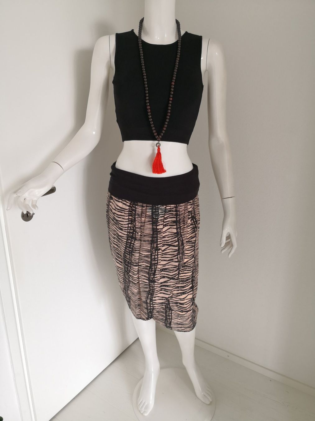 Gonne: 🤩AUSTRALIA-DESIGN ROCK MIT SCHLITZ – Usato da Olten venduto da Naja-Twins-Twins 1