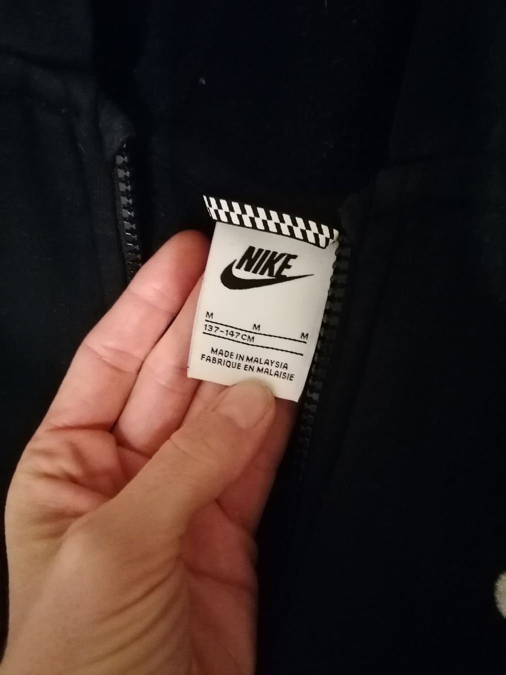 Nike Maglioni & Felpe: Nike hoodie 135 – Usato da Sempach venduto da .1SecondBrands. 2