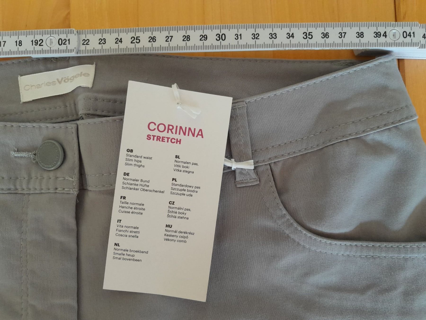 Pantaloni: Pantalon 3/4 gris neuf 42 – Nuovo e nell'imballaggio originale da Charmey (Gruyère) venduto da Laulau.sansan 2