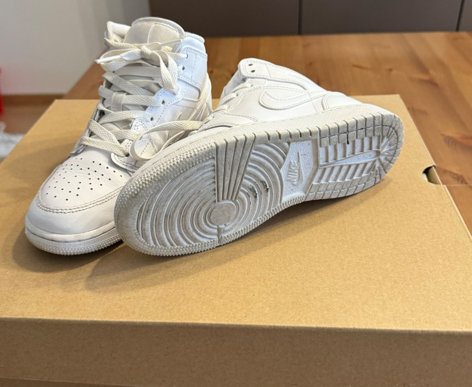 Jordan Schuhe für Jungen: Nike jorden Kinder 35,5 – Gebraucht aus Rheinfelden von adidas1984 2