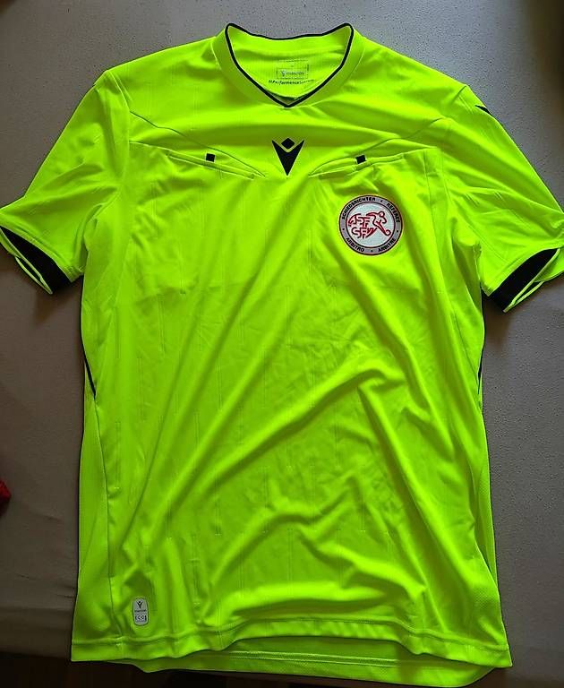 Maillots de corps & Pantalons: Schiedsrichter Trikots Set Macron 2026 – Neuf avec emballage d'origine à Bern par Nicolaro 2