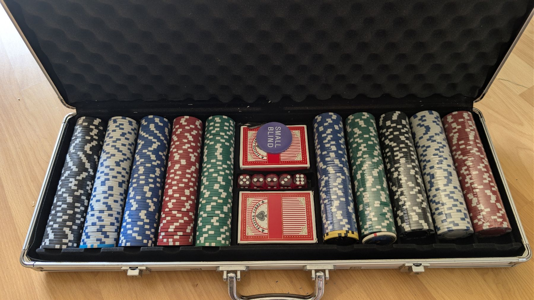 Jeux: Malette de poker complète  – Neuf (Voir description) à Peney-le-Jorat par dextercheco