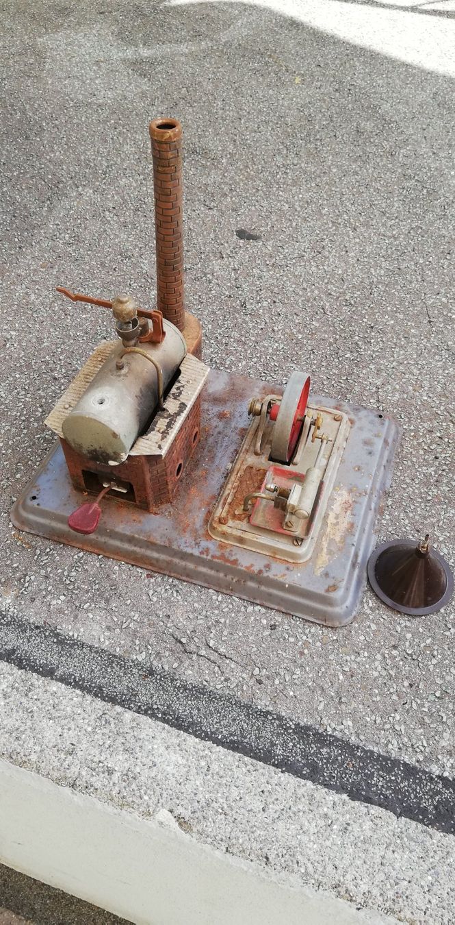 Wilesco Modellbausätze & Standmodelle: Wilesco Dampfmaschine ab 1Fr. – Defekt aus Thun von Matthias72