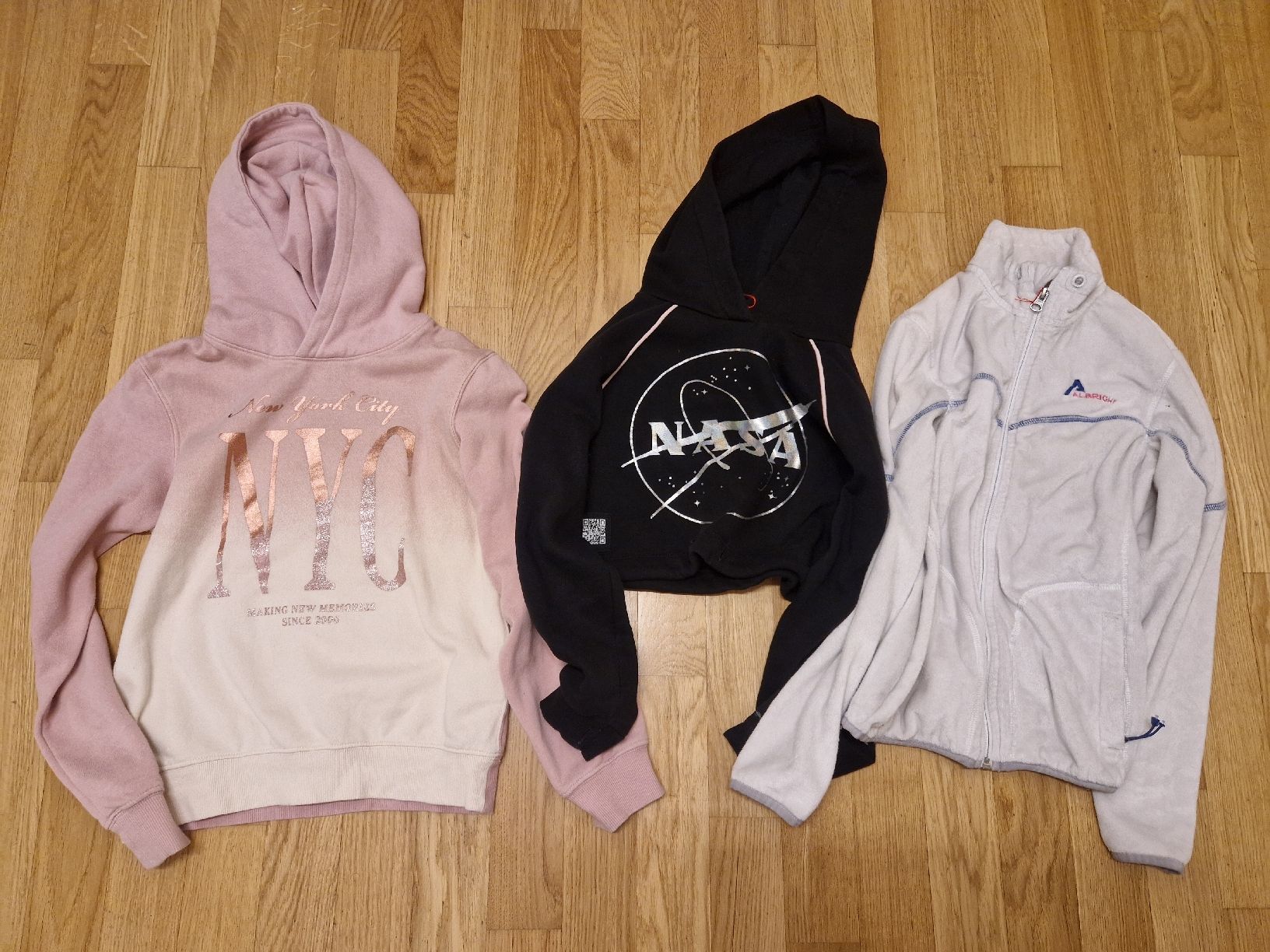 Maglioni & Felpe: Lot de 3 pulls chauds, sweats à capuche taille 146 152 – Usato da Penthaz venduto da Sosotroc