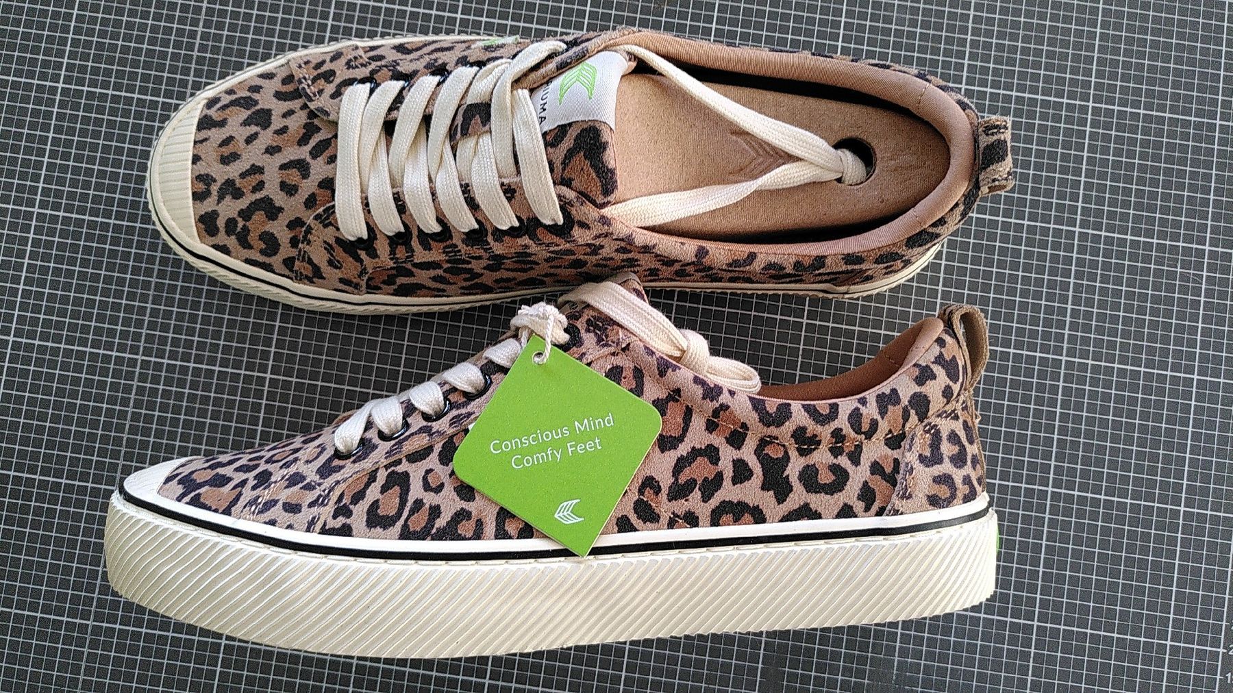 Cariuma Scarpe da uomo: NEU - Cariuma OCA Low Stripe Leopard Print 41.5 – Nuovo e nell'imballaggio originale da Uster venduto da Anali83 1