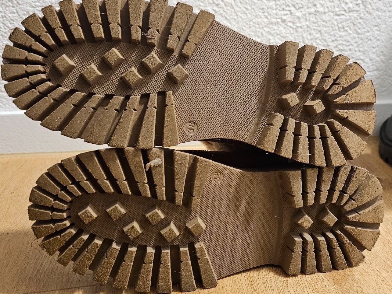 Scarpe da donna: Winterstiefeletten – Usato da Winkel venduto da aivahmolina 2