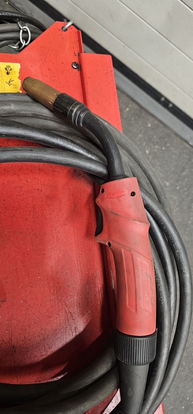 Oerlikon Saldatori: Schweissanlage Fronius Variostar 2500 – Usato da Emmenbrücke venduto da inf_l8yf 4