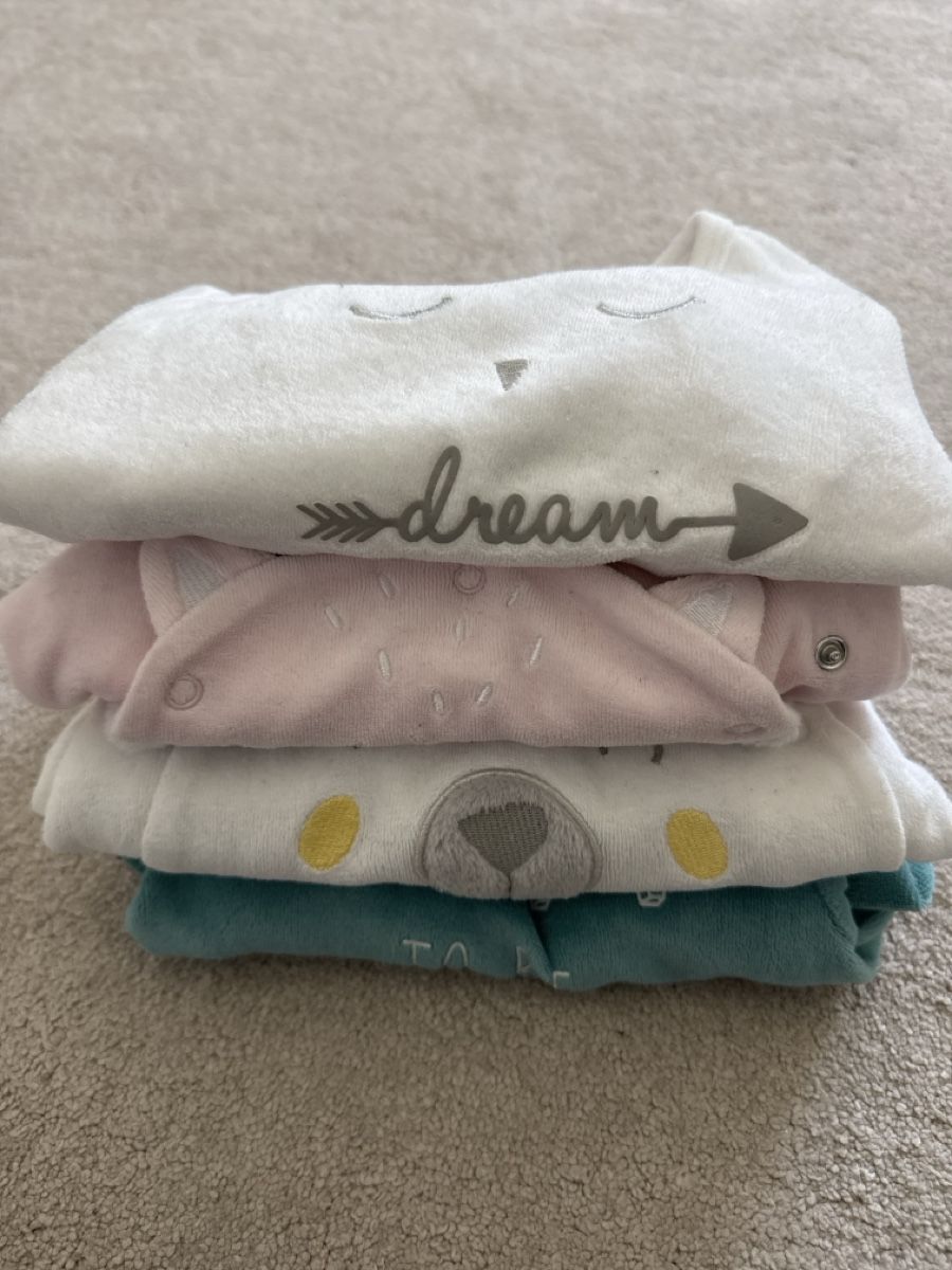 Lotti & Set di vestiti: Lot de 4 pyjamas chauds - taille 12 mois – Usato da Saillon venduto da alico 1