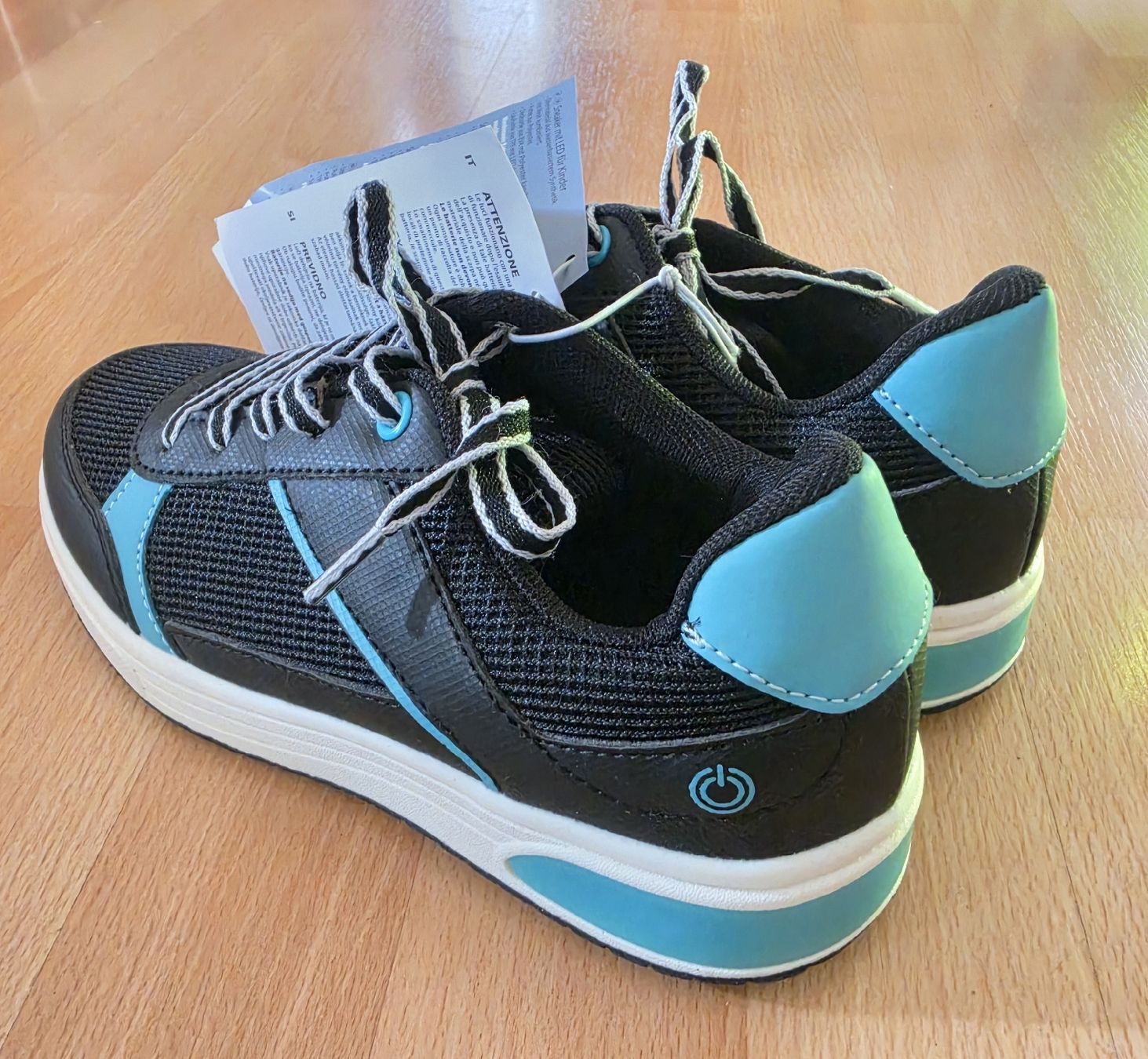 Chaussures hommes: Sneaker mit LED Gr.33 | NEU – Neuf avec emballage d'origine à Gerlafingen par SiM_sch 1