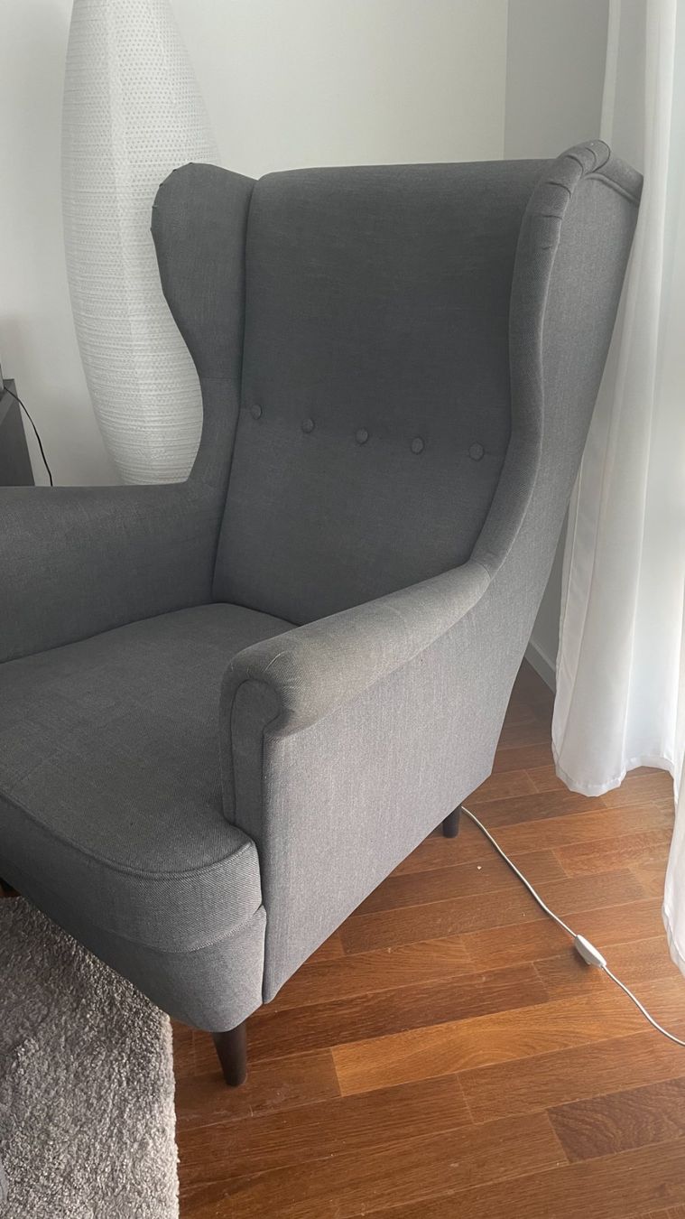 Ikea Poltrone: IKEA Ohrensessel mit hocker – Usato da Dietikon venduto da gys_8mcb 1