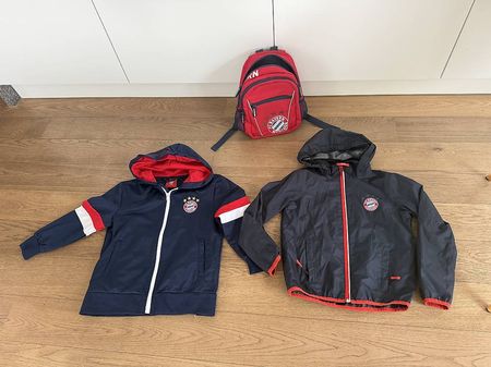 FC Bayern Hoodie und Regenjacke 122/128 + Rucksack 