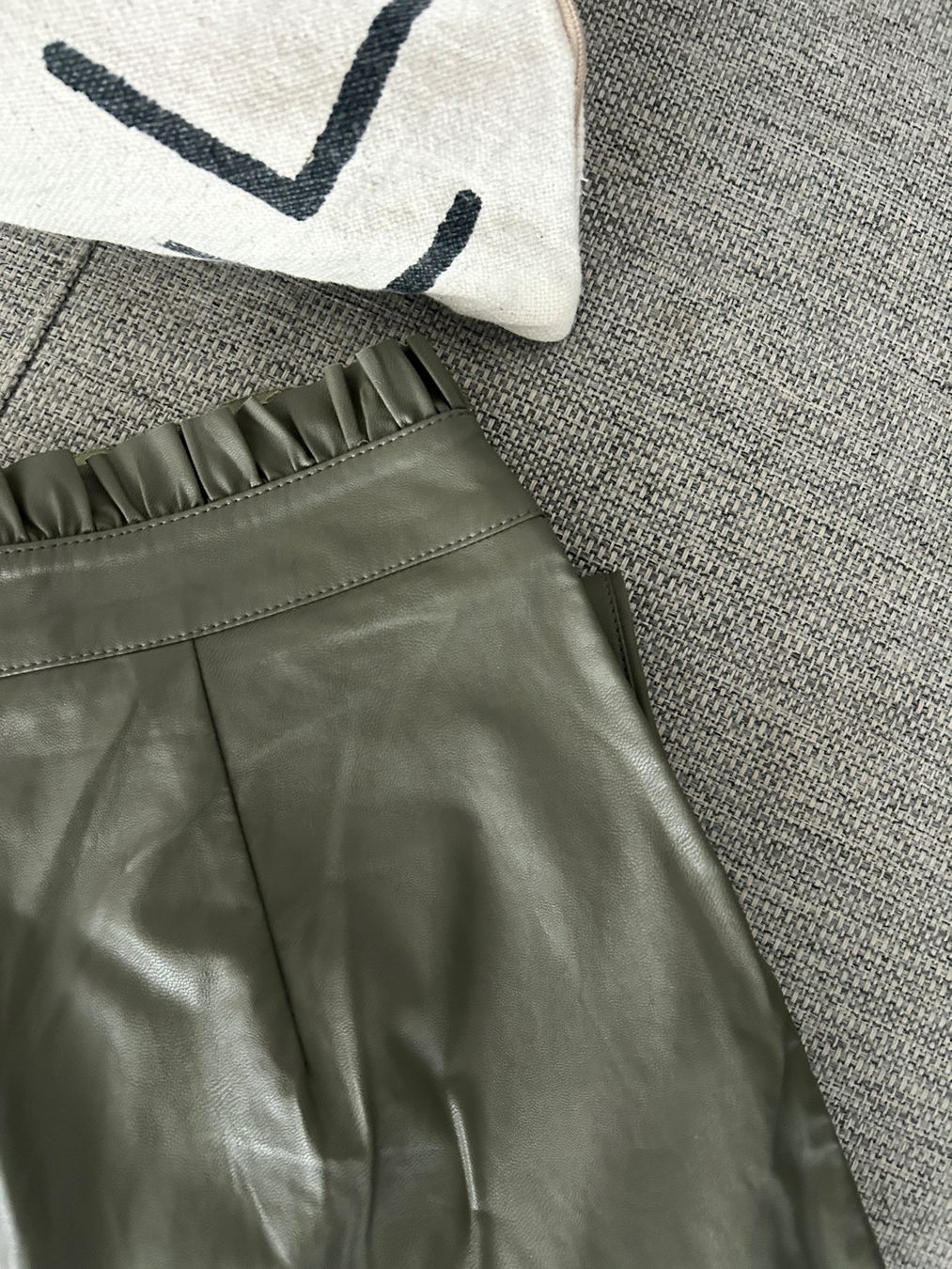 Pantaloni: YOOX Kunstleder Leggings - Gr. M – Usato da Illnau venduto da Monkky 2