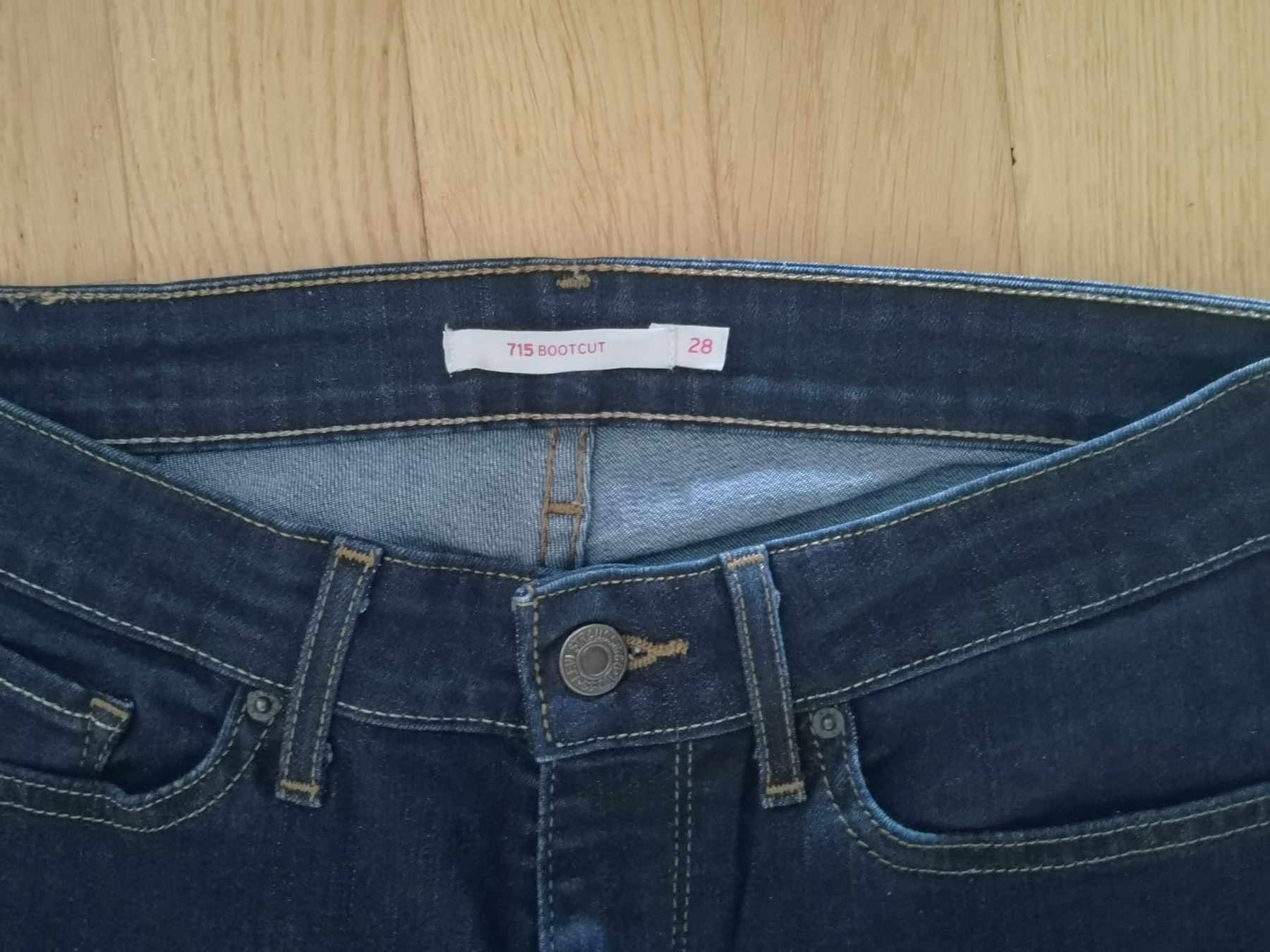 Levi's Jeans: Levis 715 Bootcut W28 L32 dunkelblau  – Gebraucht aus Niederbipp von lau_bm67 2