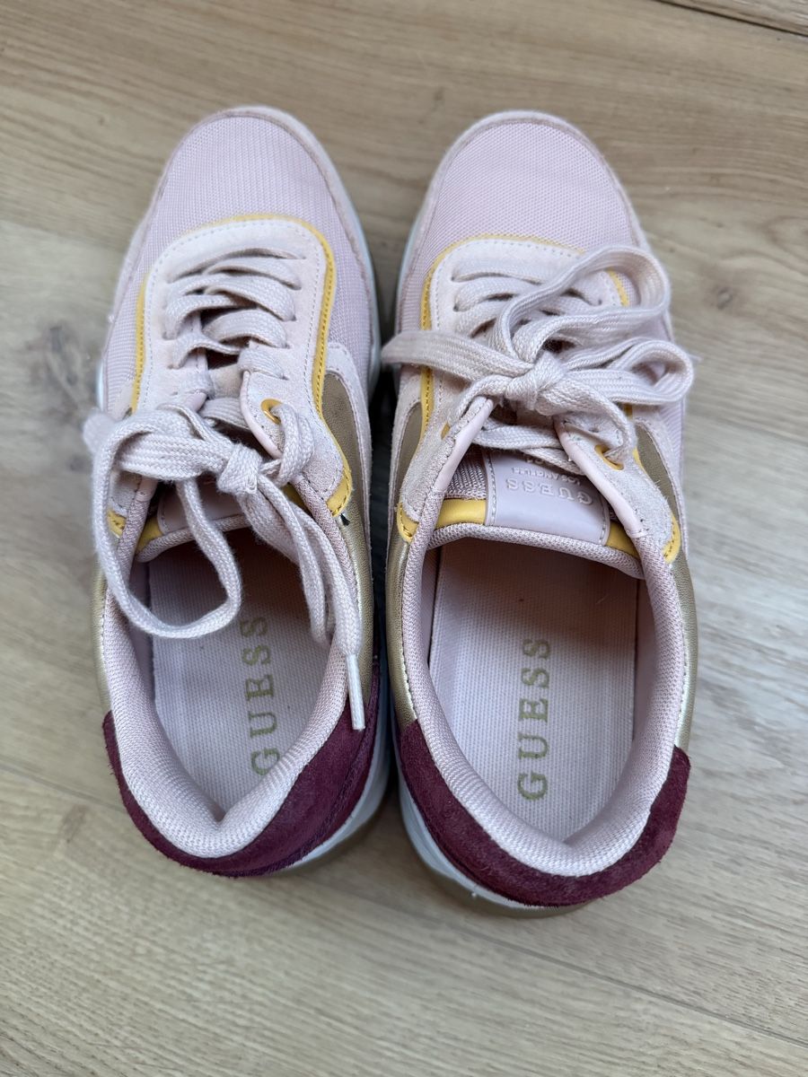 Guess Scarpe da donna: GUESS chaussures t39 – Usato da La Sagne VD venduto da jeliquidetout 2