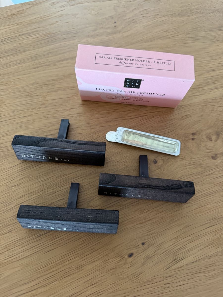 Rituals Spray per ambienti: 3x RITUALS Auto Lufterfrischer Holder +1x Refills Cherry – Nuovo (secondo la descrizione) da Rudolfstetten venduto da Coile 4