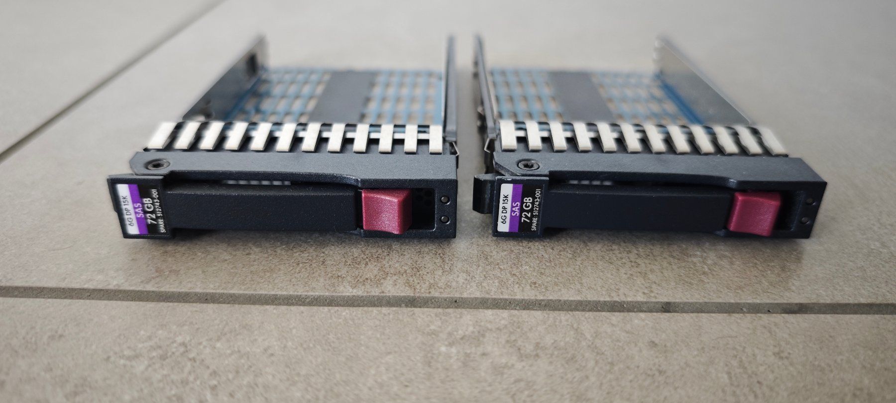 Hewlett Packard Disques durs: 2x HPE SAS Festplatten Caddy – D'occasion à Aarburg par Liebherr0
