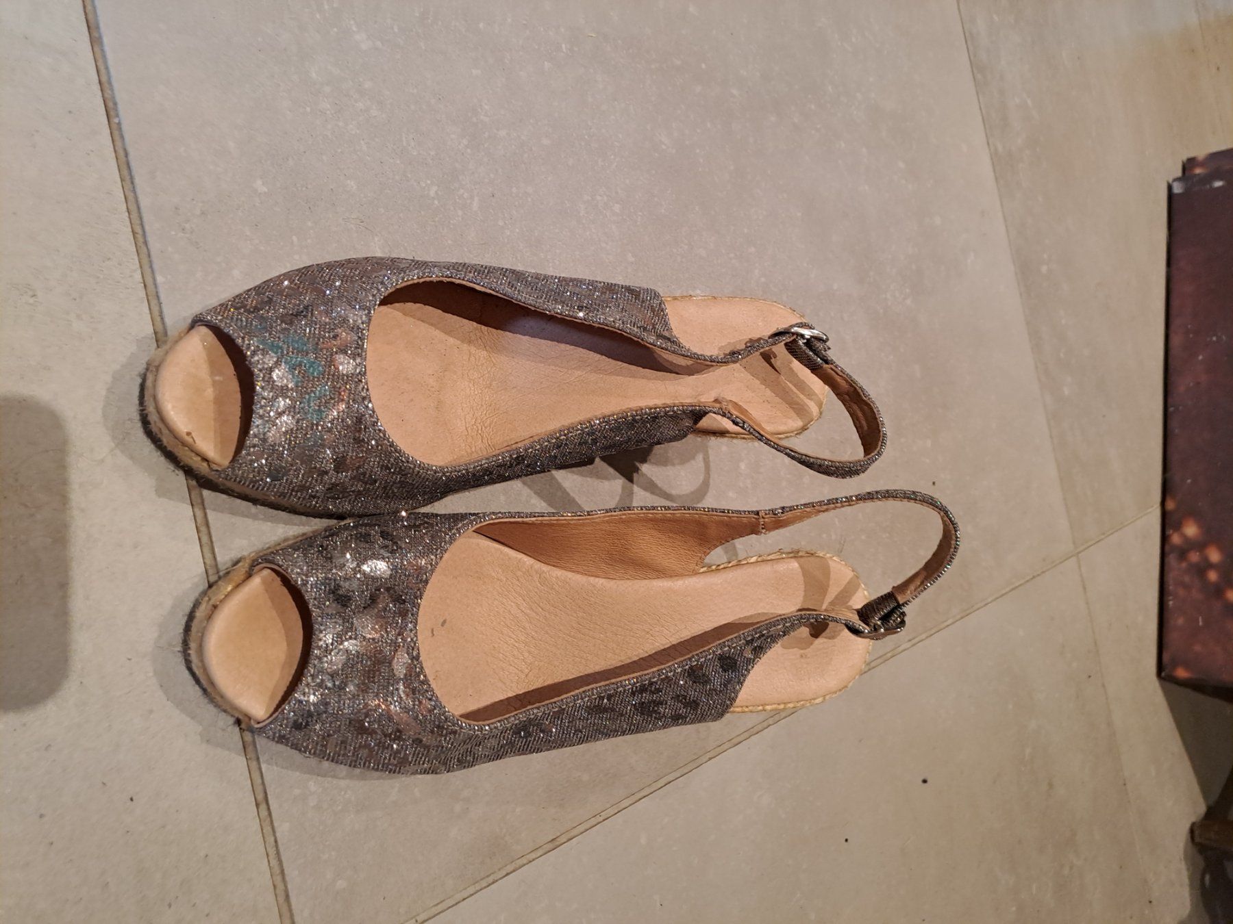 Chaussures femmes: Glitzer Schuhe Gr.39 – D'occasion à Emdthal par kasira 2