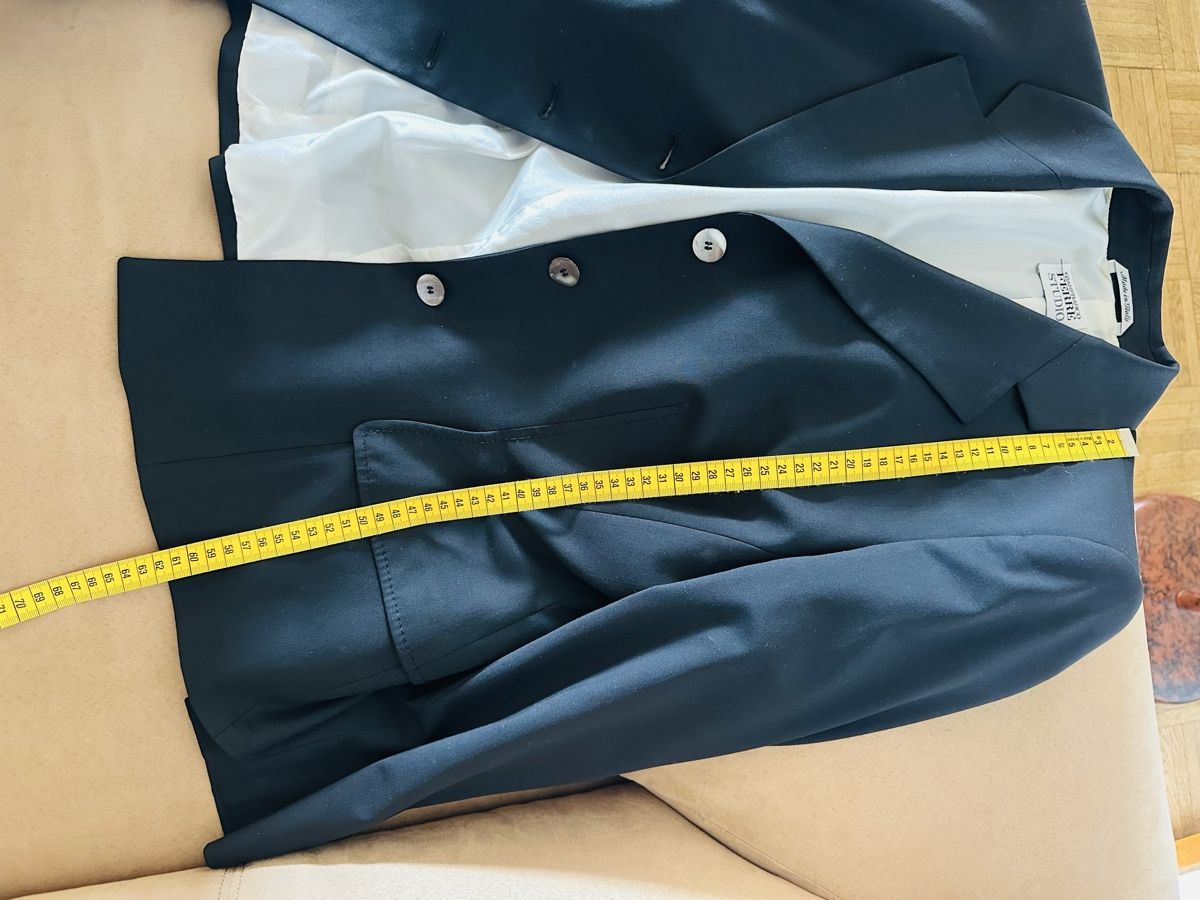 Lotti di vestiti: Tailleur Gianfranco Ferré nero taglia 42 EU – Usato da Cureglia venduto da myr_9v25 6